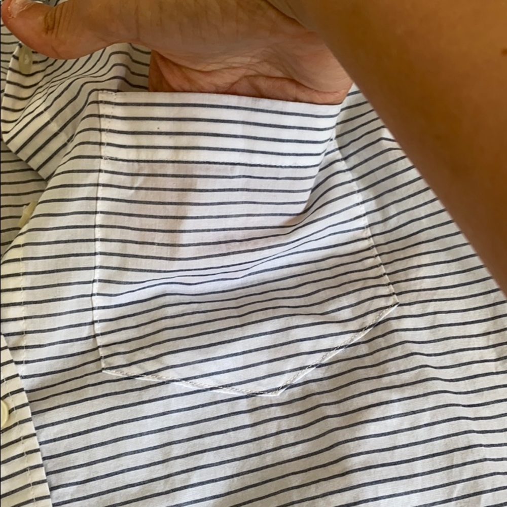 🥭 (4 for $15) Long Striped Button Down Banana Republic - Picture 7 of 7